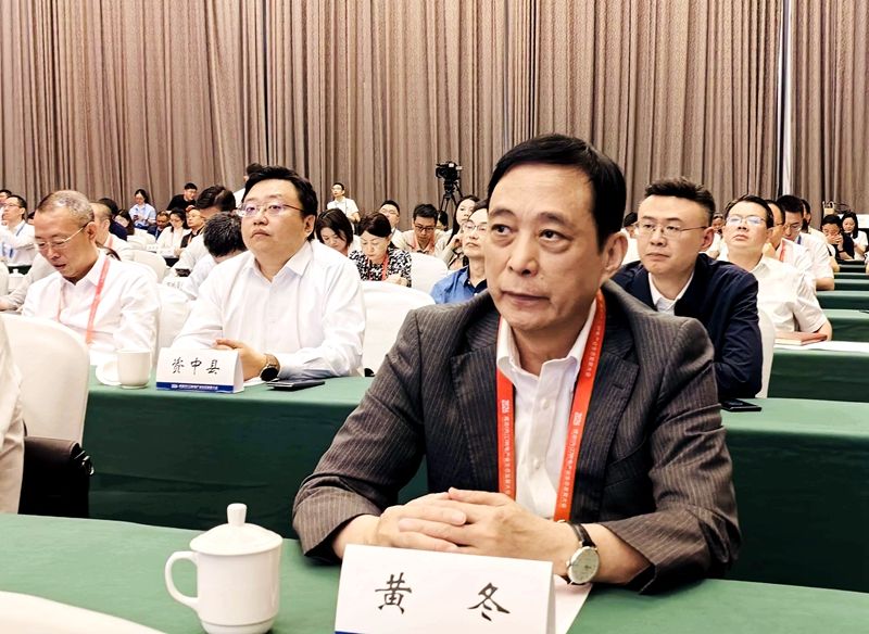 亚旅卫视董事局主席、香港四川总商会执行会长黄冬